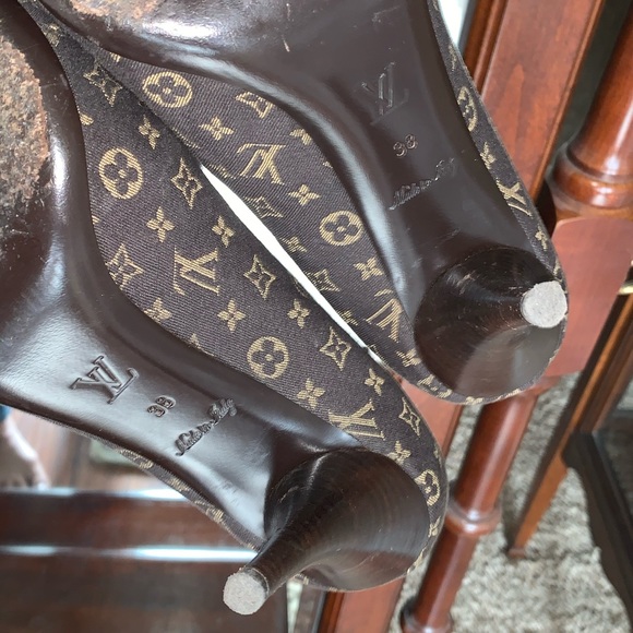❤️❤️OMG NWOT STUNNING LOUIS VUITTON HEELS - Picture 5 of 8